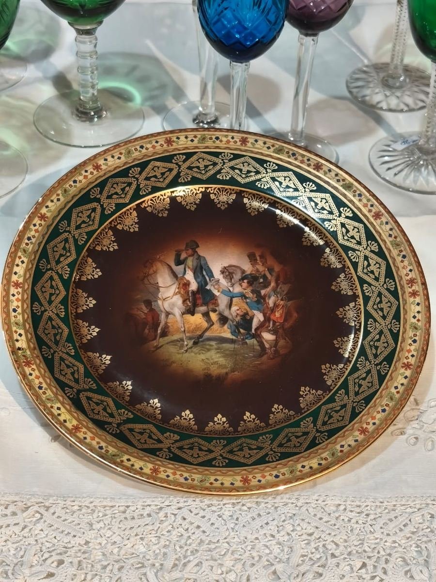 Plato de porcelana con escena napoleónica